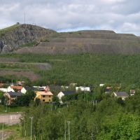 Kiruna township and iron mine in the background, Кируна