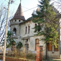 Pinova vila - muzej destrukcije, Зренянин