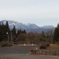 大洞峠から戸隠山、飯綱山を見る　長野県道36号線, Кириу