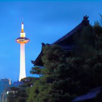 Kyoto tower in evening, Киото