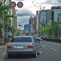 Kyoto - Tower from far. Does it exitst "Non Yakuza" with Mercedes Benz?   http://www.kyoto-tower.co.jp, Маизуру