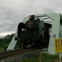最上川を渡る機関車, Исахая