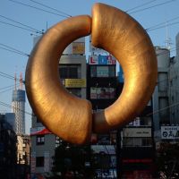 An object in front of Kinshicho station, Мачида