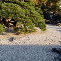 Karesansui - dry garden with raked gravel, Анан
