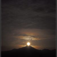 Sunset above the twin peaks (鹿島槍ヶ岳に沈む夕日), Ашибецу