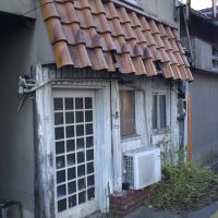 湯田温泉の街角より。Street corner in Yuda Onsen-cho. "Onsen" is the meaning of a hot spring., Ивакуни