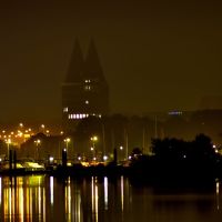 Natalini Toren en de Sint Christoffel kathedraal in een mistige nacht, Керкрад