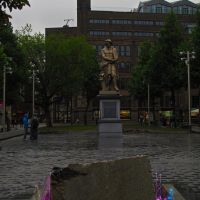 NED Amsterdam Rembrandt Harmenszoon van Rijn in Rembrandtplein {in the rain} by KWOT {upload 15/7/2011 on his 405th birthday}, Амстердам