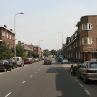 Pieter Nieuwlandstraat t.h.v. Kamerlingh Onnestraat in Tuinwijk-Oost, Амерсфоорт
