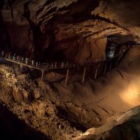 <i> New Athos. New Athos Cave / Афон Ҿыцтәи аҳаҧы / Новый Афон. Новоафонская пещера. Зал Махаджиров, Новый Афон