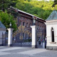 Gate to Borjomi park, Боржоми