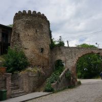 Sighnaghi (Signagi სიღნაღი). Gate and walls remains (18th century). Resti della lunga cerchia muraria (XVIII sec.), Сигнахи