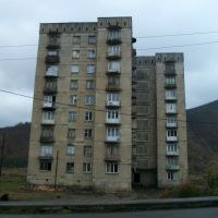 Last living block on the southern end of Tkibuli, Ткибули