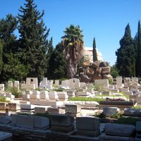 Nahalat Yitzhak cemetery, Гиватаим