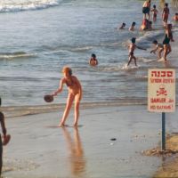 Che mimporta del divieto: io il bagno lo faccio lo stesso ! Israele 1974, Тель-Авив