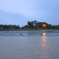 reflection of light in river hugli, Байдьябати