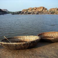 Embarcaciones junto al río, Бияпур