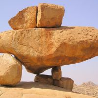 Balancing boulders, Давангер