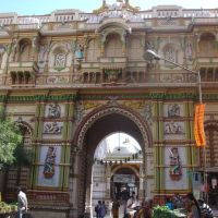 Swaminarayan temple - the gate, Ахмадабад