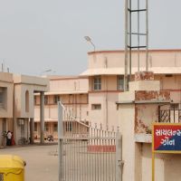 DPAK MALHOTRA, entrance Shri Gandhi Samark Hospital, Surendernagar, गुजरात भारत Gujarat Bharat ગુજરાત ભારત દેશનું, Бхуй