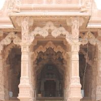 DPAK MALHOTRA, Nice Architect Sri Swminarayan Mandir, Jawahar Road, Surendernagar, गुजरात भारत Gujarat Bharat ગુજરાત ભારત દેશનું, Сурендранагар