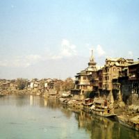 श्रीनगर/سِرېنَگَر   Srinagar along the Jhelum river 1972 (i), Сринагар
