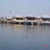 House Boats at Dal Lake, Place to stay over water, Сринагар