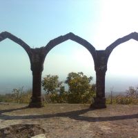 त्रीकमान Tri-Archy at Narnala Fort, Кхандва