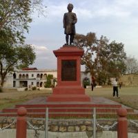 Late Maharaja Gulab Singh statue, Рева