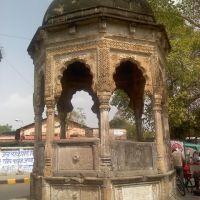 A neglected tomb on Ghat Road, Nagpur, Нагпур
