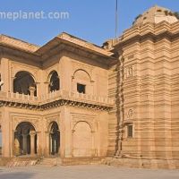 The yellow sandstone Ganga Mandir is a temple that is noted for its fine and detailed carving., Бхаратпур