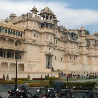 Inde, le Palais côté cour des Paons et une partie en hôtel de luxe 5 étoiles à Udaipur, Удаипур