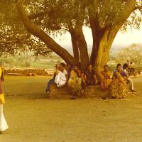 Agra 1980 Under the tree....© by leo1383, Фатехгарх