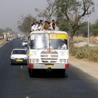 Bus on the highway, Гхазиабад
