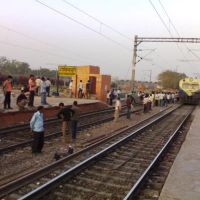 Lucknow Shikohabad Passanger arriving at Platform No.1 of Govindpuri Station, Kanpur, Канпур