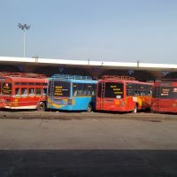07082010177 சென்னை கோயம்பேடு பேருந்து நிலையம் -a bay in Koyambedu Bus Terminal, Мадрас