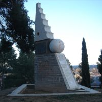 Monument a la Nissaga dels JUANOLA - (www.guiamanresa.com), Манреса