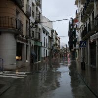 Calle de Priego, mojada, cristalina, señorial. Abril de 2011, Кордоба