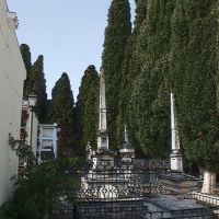 Tumbas y cipreses en el cementerio de Priego(f), Кордоба