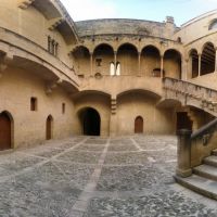 Pati interior del Palau Episcopal de Tortosa, Тортоса