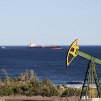 Caleta Córdova pozo y buque petrolero, Вилла-Мариа