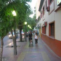 Calle céntrica de Mendoza al atardecer / Lautaro, Мендоза