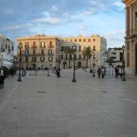 piazza del Ferrarese, Bari, Бари
