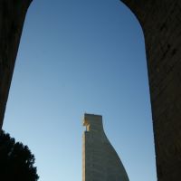 Profilo a forma di timone del Monumento al Marinaio dItalia, Бриндизи