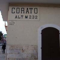 Targa al vecchio ingresso nella  citta  di Corato, Корато