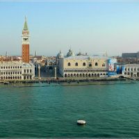 Historical photo: Venice from one of the last cruise ships authorized to pass long the Giudecca Canal, Верона