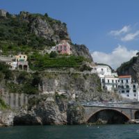 Amalficoast (with natural arch on the left), Амалфи