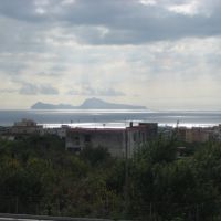 06-11-10 - Panorama di Capri da Torre Annunziata, Торре-Аннунциата