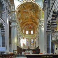 Genoa. The interior of the Cathedral of San Lorenzo. Генуя. Интерьер Собора Сан-Лоренцо, Генуя