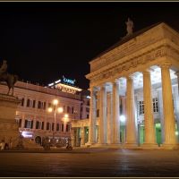 Genova, Piazza de Ferrari: pronao del teatro Carlo Felice e monumento equestre a Garibaldi, Генуя